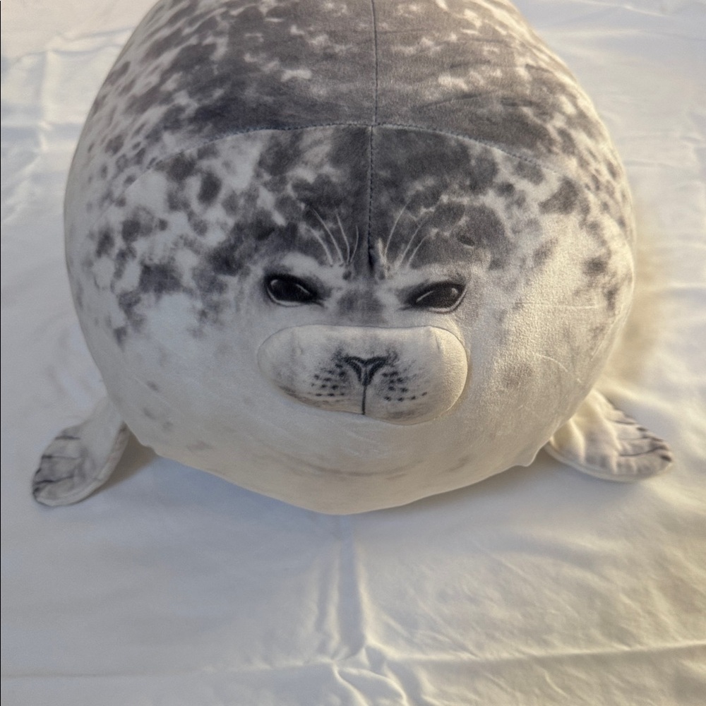 CHUBBY BLOB SEAL PLUSHIE